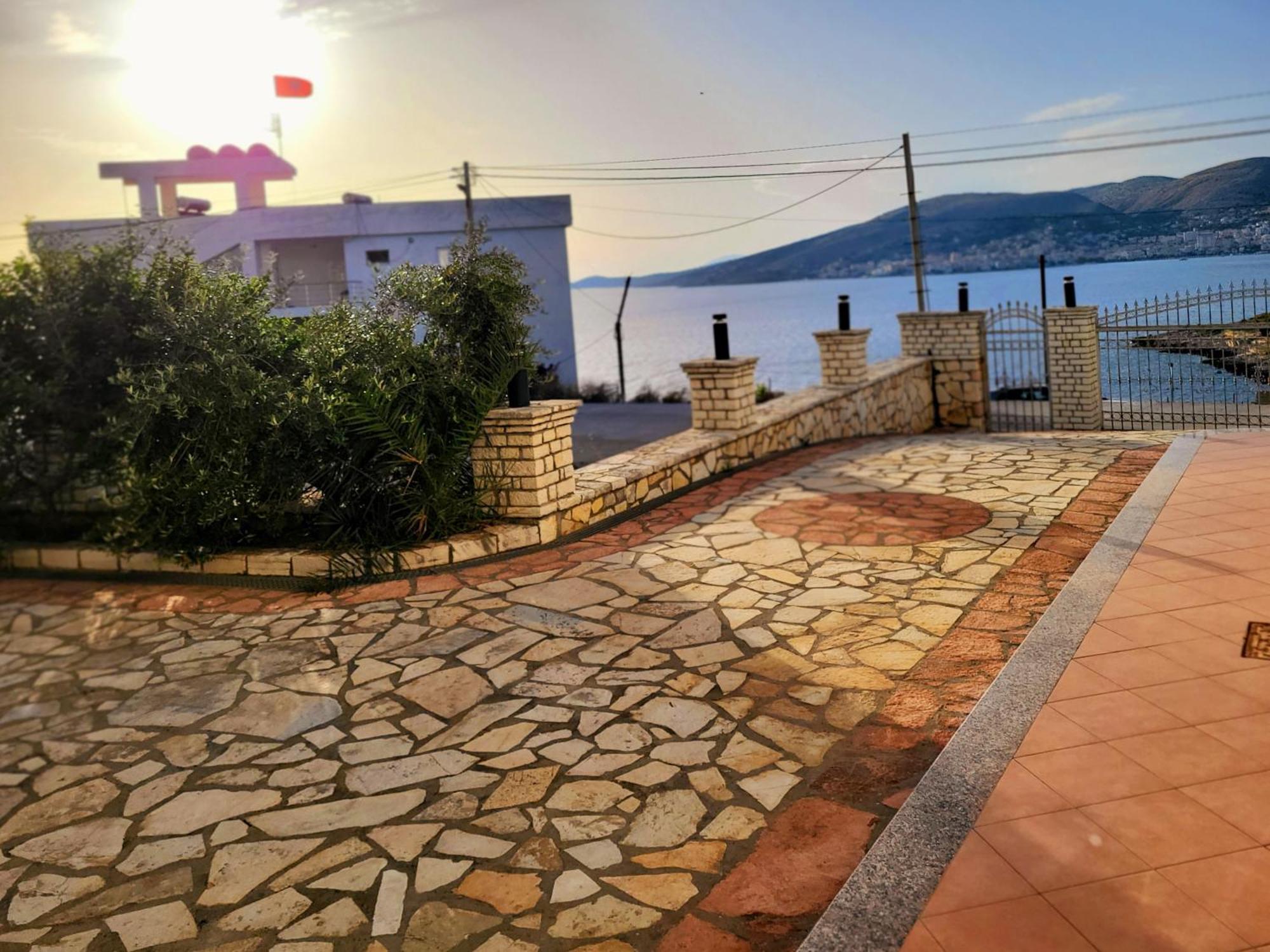 Vila Sulozeqi Apartamento Sarandë Exterior foto